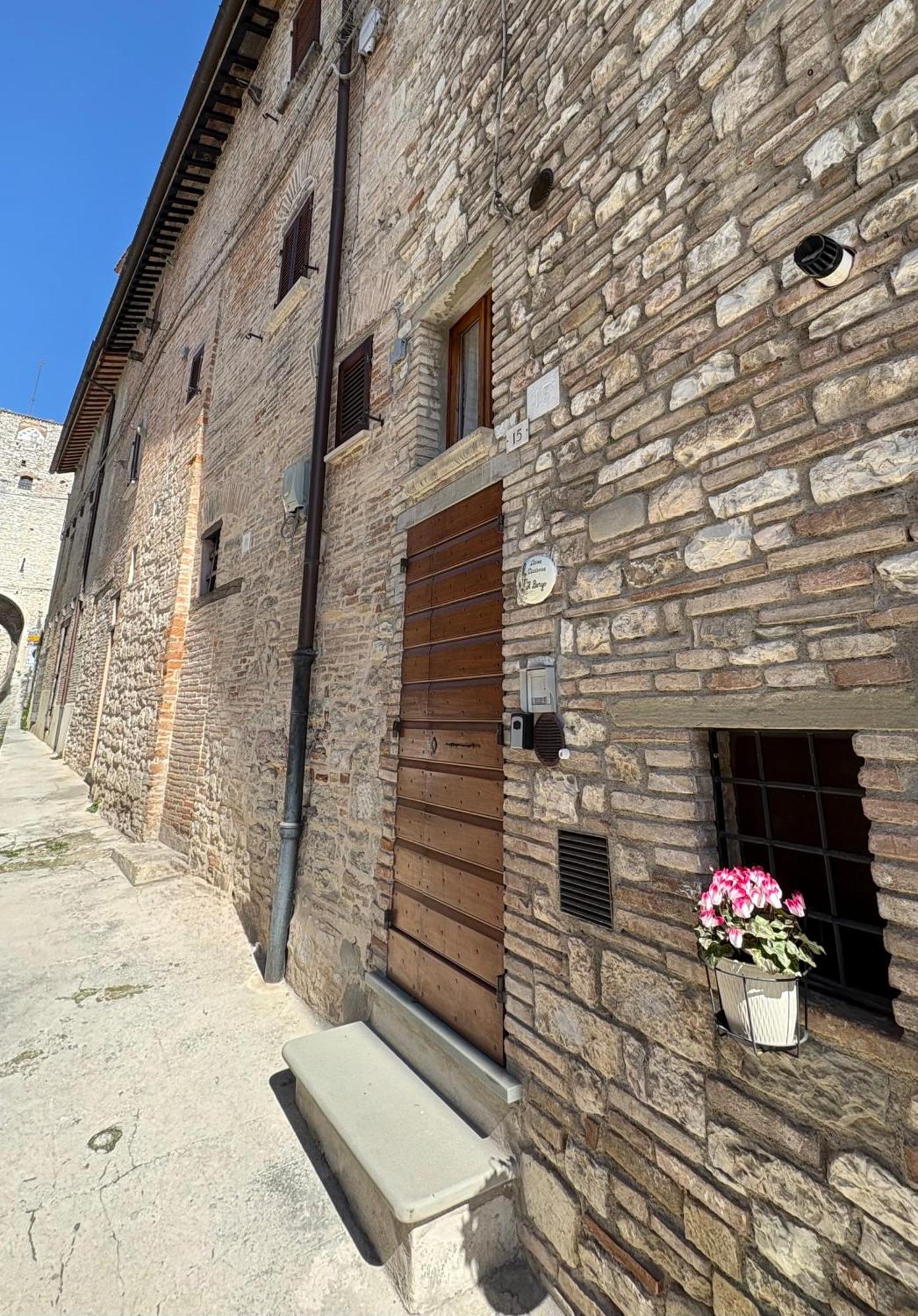Casa Vacanze Il Borgo Γκούμπιο Εξωτερικό φωτογραφία